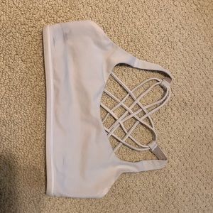 🍋🍋Lululemon white free to be wild bra